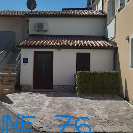Apartment Uki Premantura Exterior photo